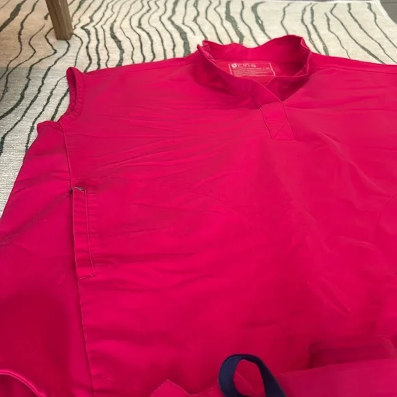 FIGS- Women's Scrub Whole Set (top and pants) - Picture 8 of 9